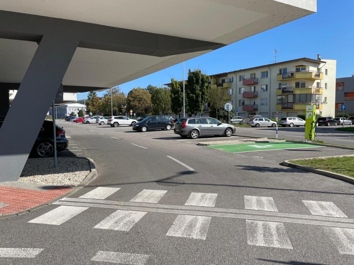 Greenbay Apartment With Free Parking Trenčín Exteriér fotografie